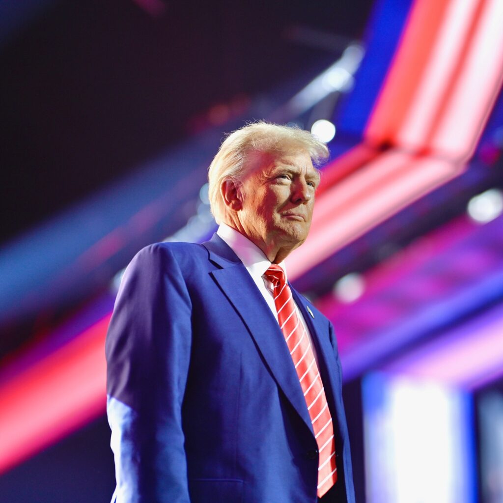 Trump anuncia arancel del 200% a medicamentos importados