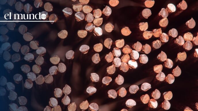 Trump sube impuestos al cobre y lanza advertencia sobre fármacos y tecnología