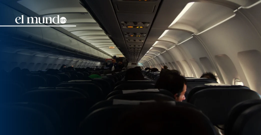 ¿Viajar de día o de noche? Descubre cuándo es más seguro volar en avión