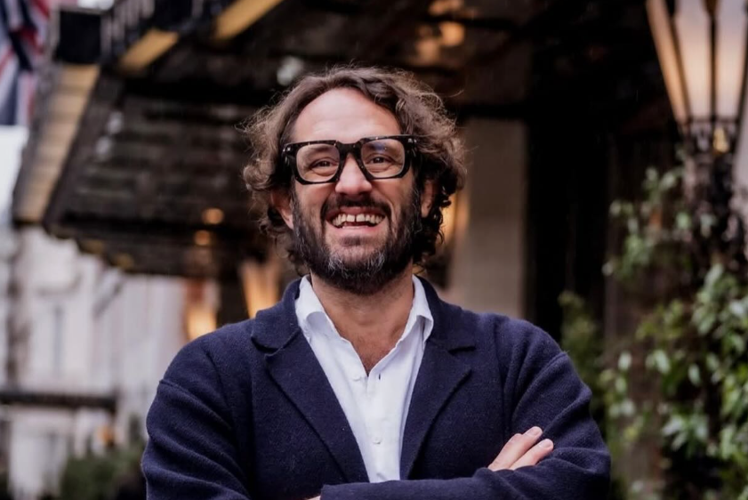 Richard Hart disculpa pan mexicano