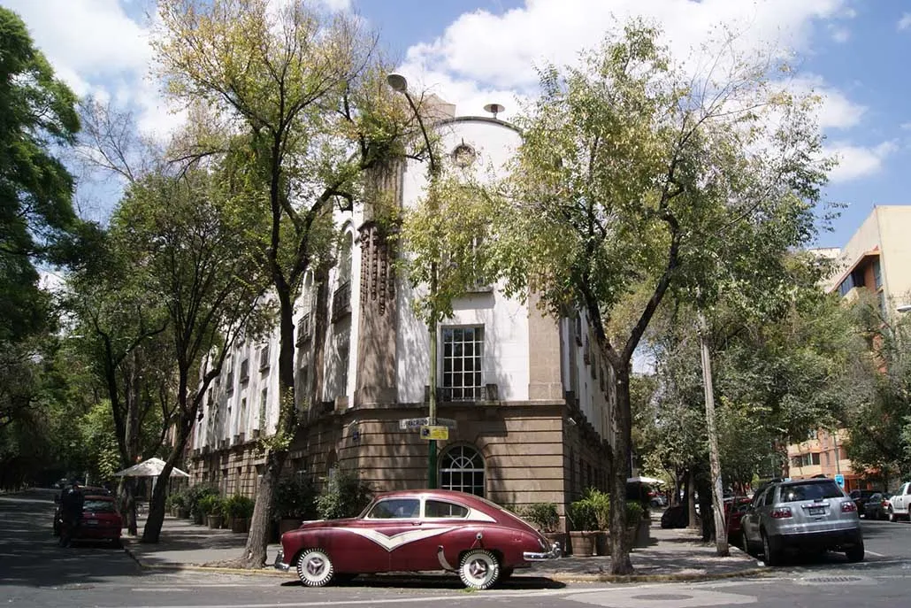 Edificio Coahuila presenta inclinación significativa en Roma Norte