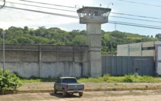 Fuga en penal de Puerto Vallarta deja 23 reos prófugos tras motín