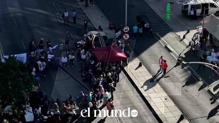 Colocan antimonumento en Paseo de la Reforma para exigir justicia por periodistas asesinados Colocan antimonumento en Paseo de la Reforma para exigir justicia por periodistas asesinados
