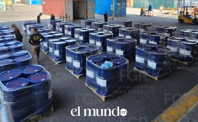FGR asegura más de 54 mil litros de precursores químicos para drogas sintéticas en Puerto de Manzanillo