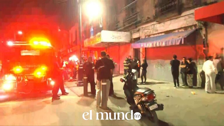 Evacuan edificio en el Centro de la Ciudad de México tras caída de loza