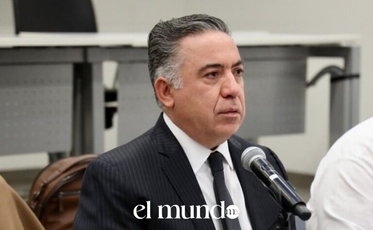 Senador Enrique Inzunza reaparece en público tras un mes de ausencia por acusaciones de vínculos con el narcotráfico