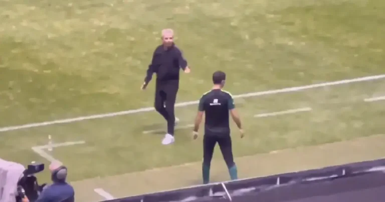 Javier Aguirre reprende a Rafa Márquez durante amistoso de la Selección Mexicana