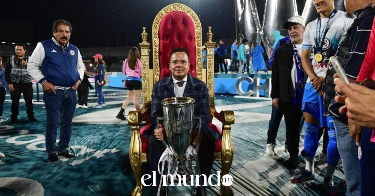 Víctor Velázquez continuará al frente de Cruz Azul tras reelección unánime por cinco años