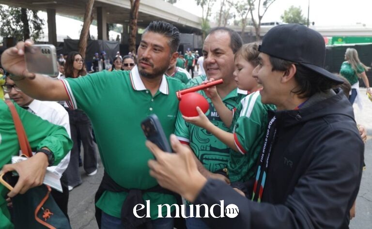 ¡Ratero! Aficionados encaran y abuchean a Cuauhtémoc Blanco en la salida del Estadio CDMX Aficionados encaran a Cuauhtémoc Blanco tras la inauguración del Mundial 2026 en el Estadio CDMX