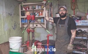 Emprendedor mexicano reinventa juguetes de luchadores con diseños creativos impulsados por la nostalgia