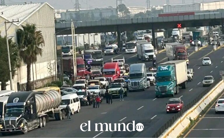 Transportistas realizan paro nacional con concentraciones en casetas de CDMX y marcha al Zócalo
