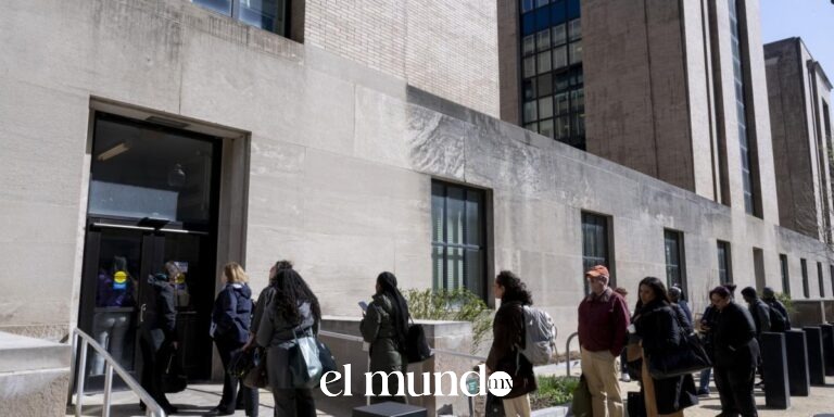 Sector servicios de Estados Unidos crece en mayo mientras la zona euro enfrenta contracción acelerada
