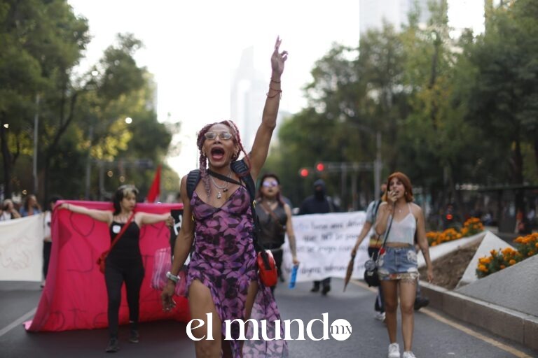 Trabajadoras sexuales marchan en CDMX y exigen compensación por obras del Mundial que afectan sus ingresos
