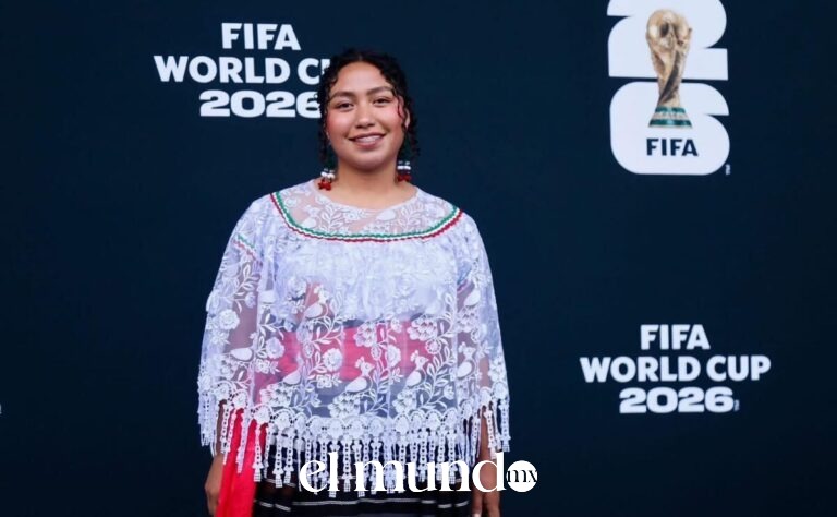 La joven veracruzana que llegó al Mundial con el boleto 001 cedido por Claudia Sheinbaum Joven veracruzana vive inauguración del Mundial 2026 con boleto cedido por la presidenta Sheinbaum