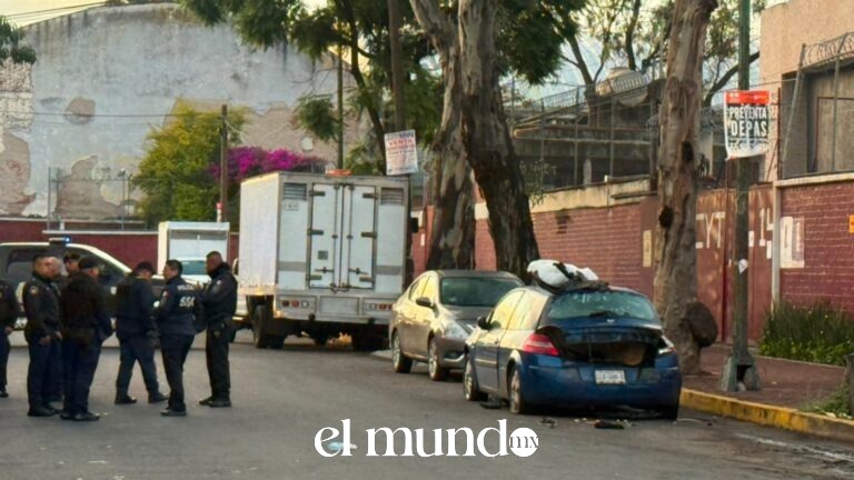 Hallan cuerpo en descomposición dentro de vehículo abandonado en Venustiano Carranza Hallan cuerpo en descomposición dentro de vehículo abandonado en Venustiano Carranza