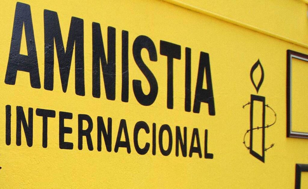 Amnistía Internacional condena asesinato de periodista Josué Martínez en Puebla Logo de Amnistía Internacional junto a imagen simbólica de libertad de prensa y periodismo en México