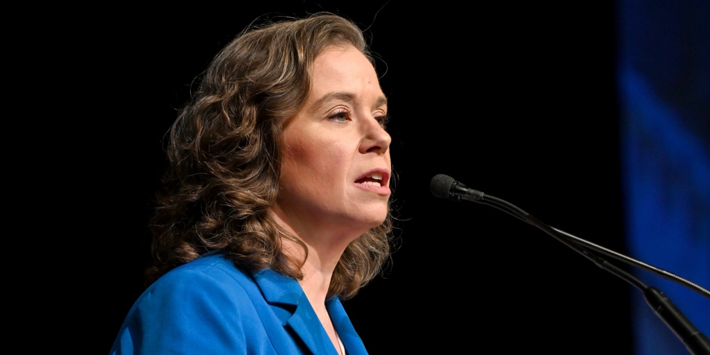 Sara Rodriguez abandona carrera a gobernadora de Wisconsin Sara Rodriguez, vicegobernadora de Wisconsin, anuncia su retiro de la contienda por la gubernatura del estado