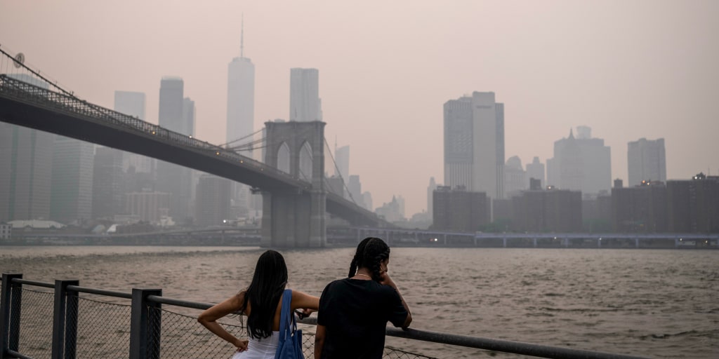 Humo de incendios amenaza final del Mundial 2026 en Nueva York Cielo de Nueva York cubierto por densa capa de humo proveniente de incendios forestales en Canadá, afectando la visibilidad de rascacielos