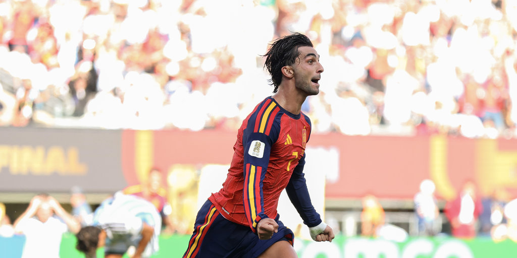 España campeón del Mundial 2026 tras vencer 1-0 a Argentina Selección de España celebrando el título de campeón del Mundial 2026 tras vencer a Argentina en la final