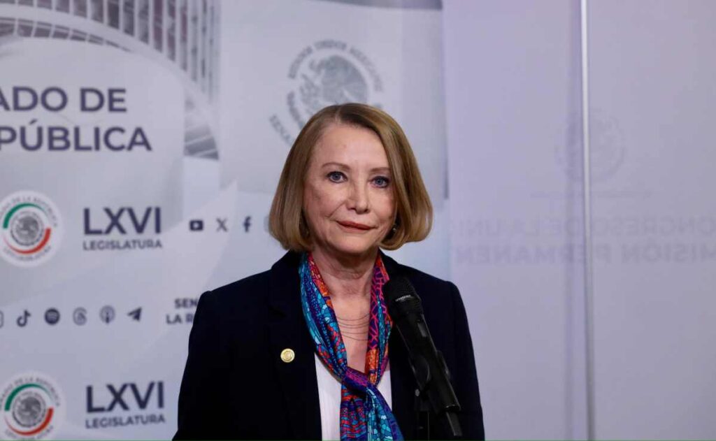 Comisión Permanente prepara su primer reglamento interno Salón de sesiones de la Comisión Permanente del Congreso de la Unión durante una reunión de trabajo legislativo