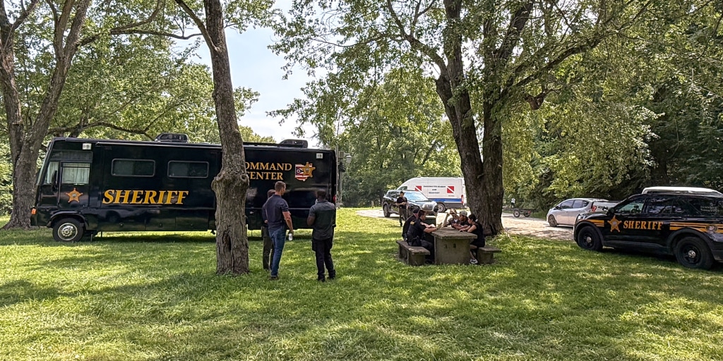 Cinco hondureños mueren ahogados en río de Ohio; dos parejas entre víctimas Equipo de rescate en operaciones de búsqueda en el río Scioto, Ohio, donde cinco hondureños murieron ahogados