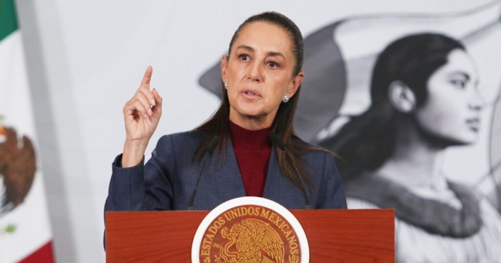 Presidenta Claudia Sheinbaum durante conferencia matutina en Palacio Nacional abordando tema de narcocorridos