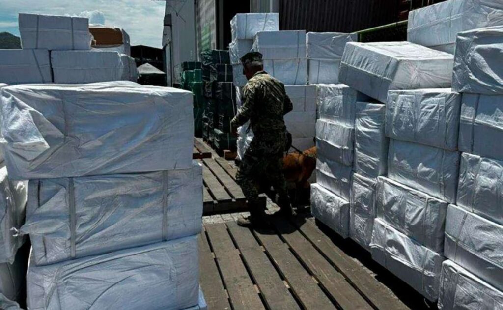 Operativo de la Agencia Nacional de Aduanas de México decomisa millones de cigarros pirata en Colima