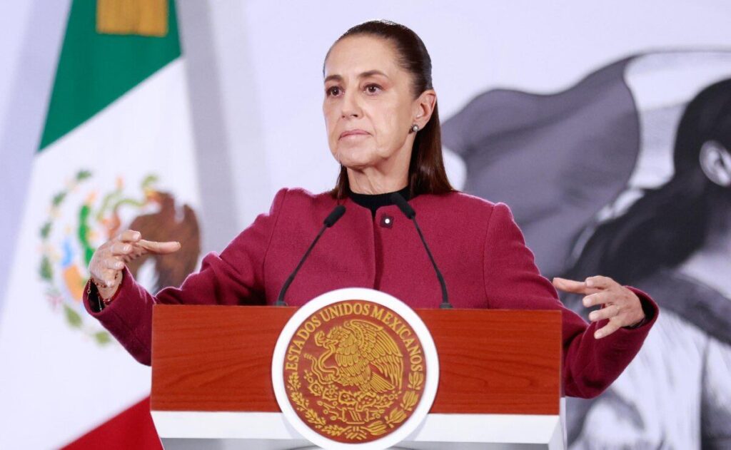 Claudia Sheinbaum en conferencia matutina abordando la polémica del examen en línea de la UNAM
