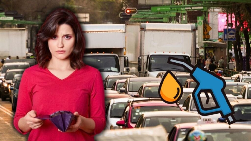 Conductor revisando el indicador de gasolina en su vehículo en la Ciudad de México