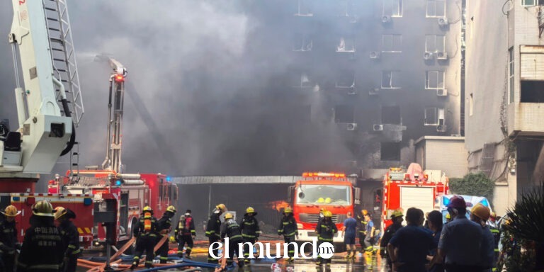 Al menos 28 personas mueren en incendio de fábrica de calzado en China Al menos 28 personas mueren en incendio de fábrica de calzado en China