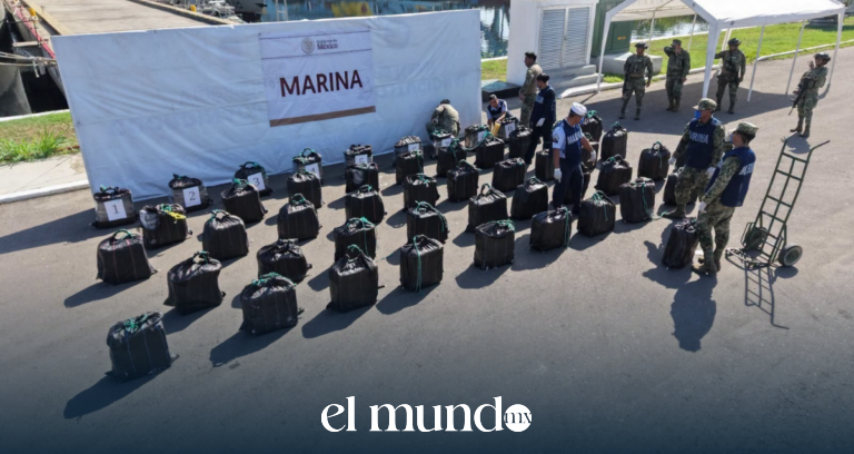 Detienen a cinco personas con 1.5 toneladas de cocaína frente a las costas de Chiapas Elementos de la Secretaría de Marina durante un operativo marítimo en el que aseguraron aproximadamente 1.5 toneladas de cocaína frente a las costas de Chiapas.