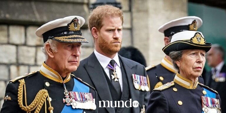 Rey Carlos III recibe al príncipe Harry y su familia en Highgrove House tras años de distanciamiento Rey Carlos III recibe al príncipe Harry y su familia en Highgrove House tras años de distanciamiento