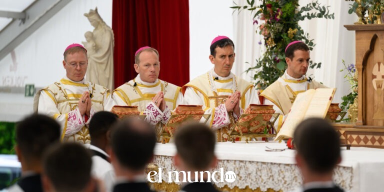 Vaticano excomulga a grupo ultraconservador católico tras ordenar obispos sin autorización papal