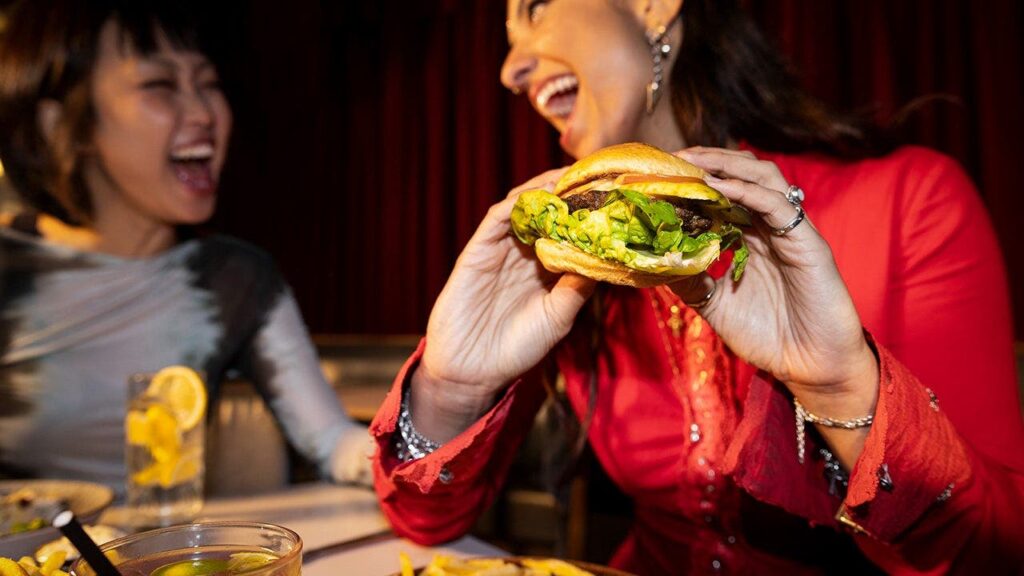 Hamburguesa Double Char de Habit Burger Grill, ganadora del premio a mejor hamburguesa de comida rápida en Estados Unidos 2026