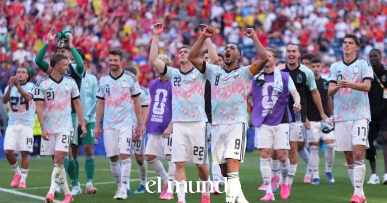 Jugadores de la selección de Estados Unidos en partido contra México en amistoso internacional