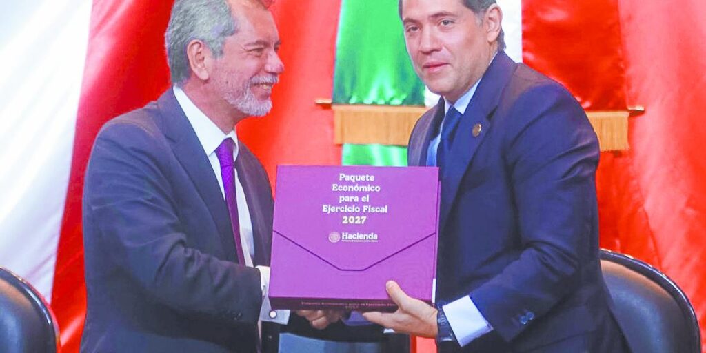 Edgar Amador Zamora, secretario de Hacienda, entrega el Paquete Económico 2027 en la Cámara de Diputados